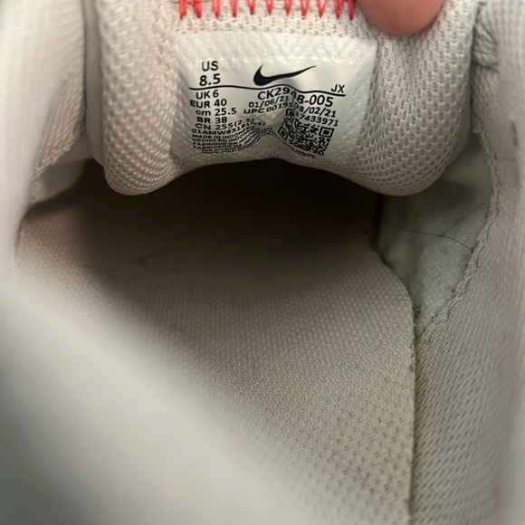 Womens Nike Venture Runner size 8.5 - Picture 4 of 4